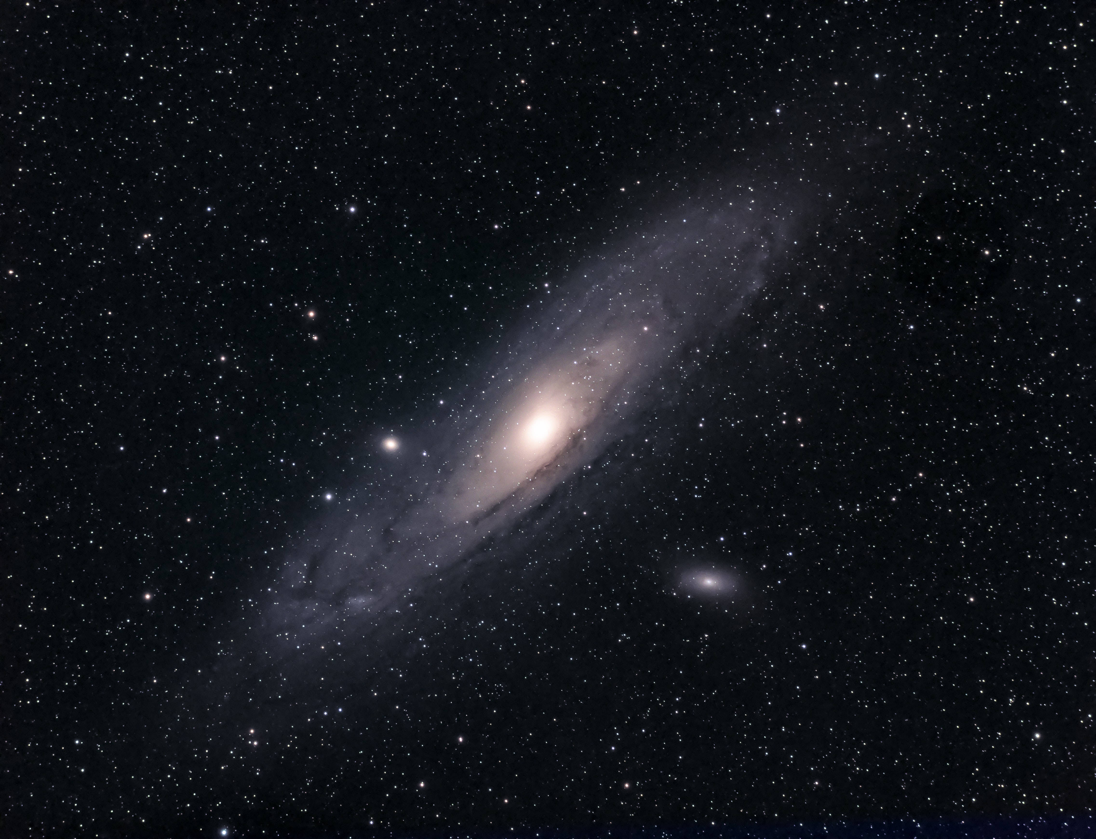Tumingin sa itaas at makita ang milky way galaxy Wallpaper