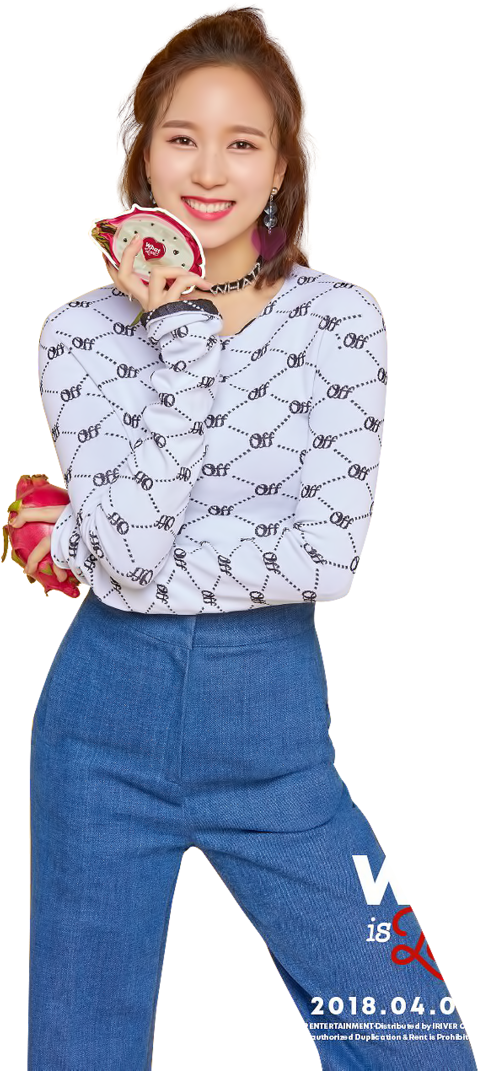 Twice Member Nagpo-Pose Gamit ang Heart Hand Gesture Wallpaper