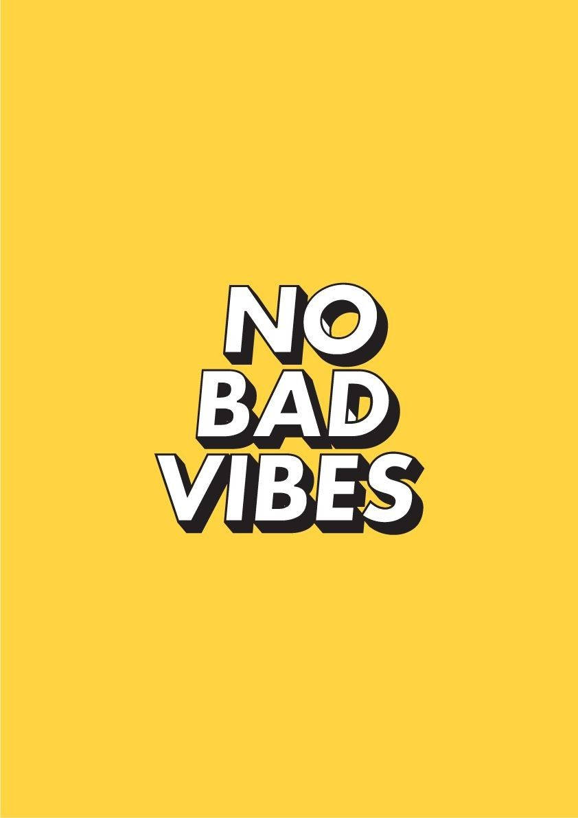 Walang Masamang Vibes na Cute Pastel Yellow Aesthetic Quote Wallpaper