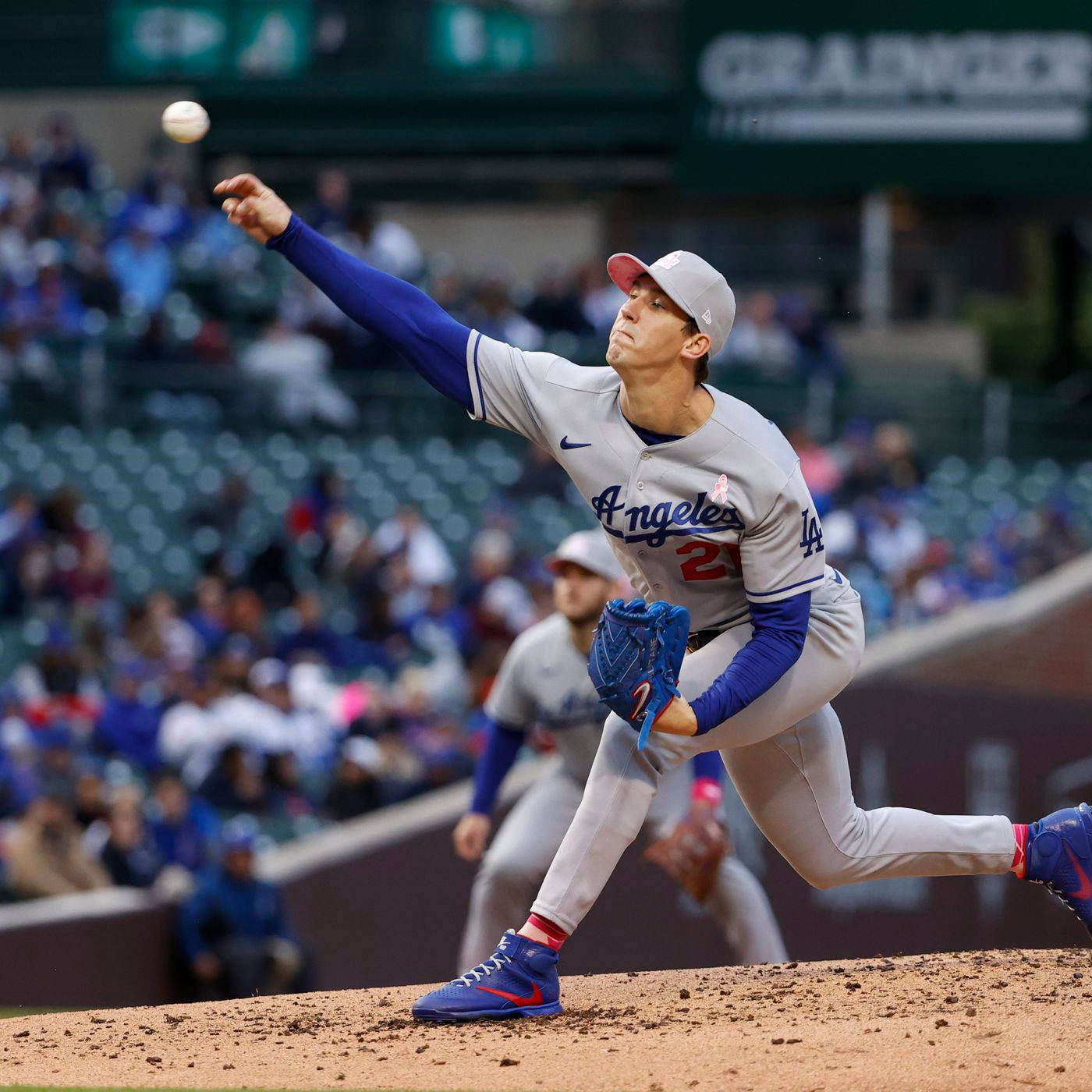 Walker Buehler Naghahagis ng Bola Wallpaper