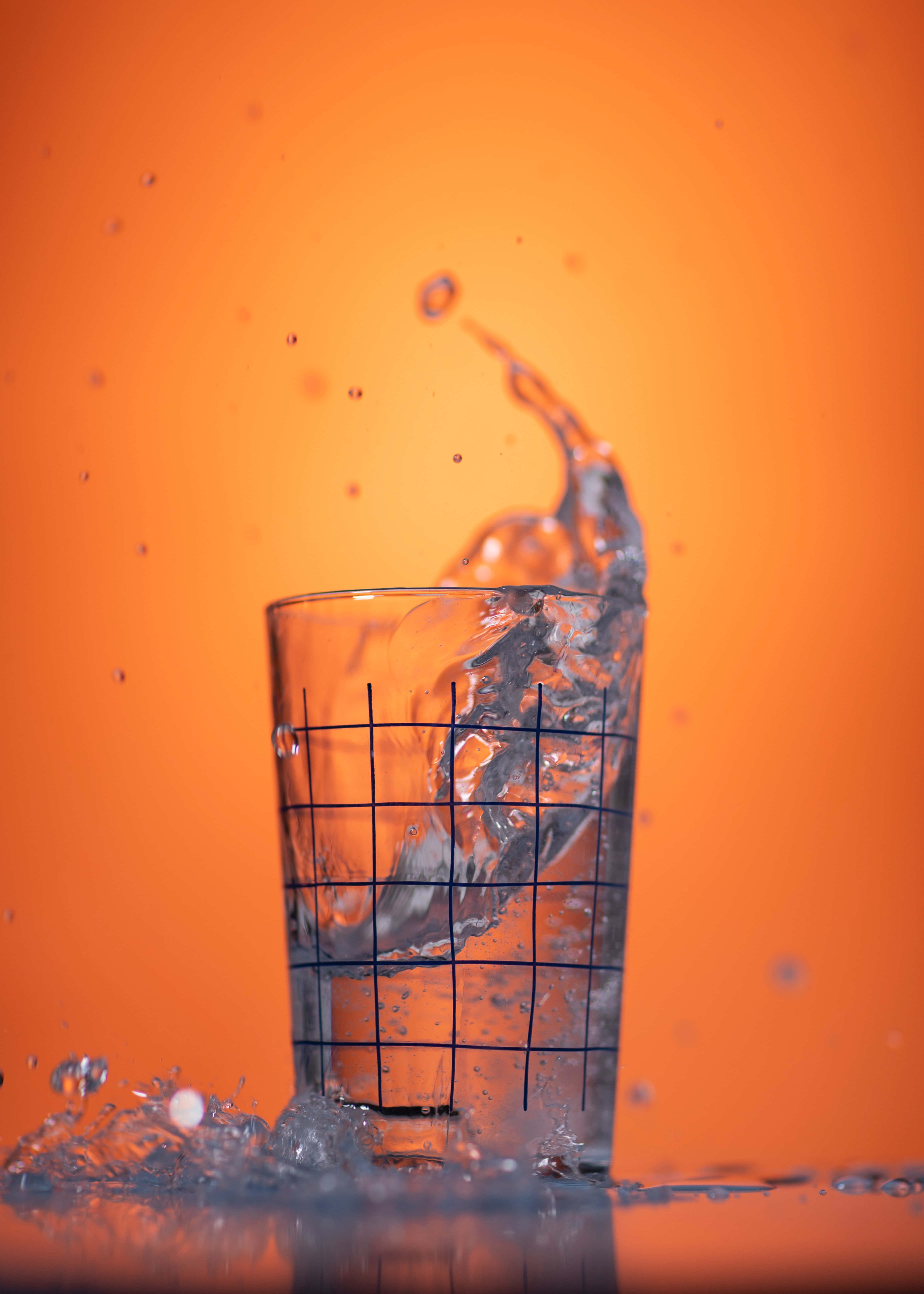 Kaligayahan ng tubig: Pampatay ng mahalagang puwersa ng buhay. Wallpaper