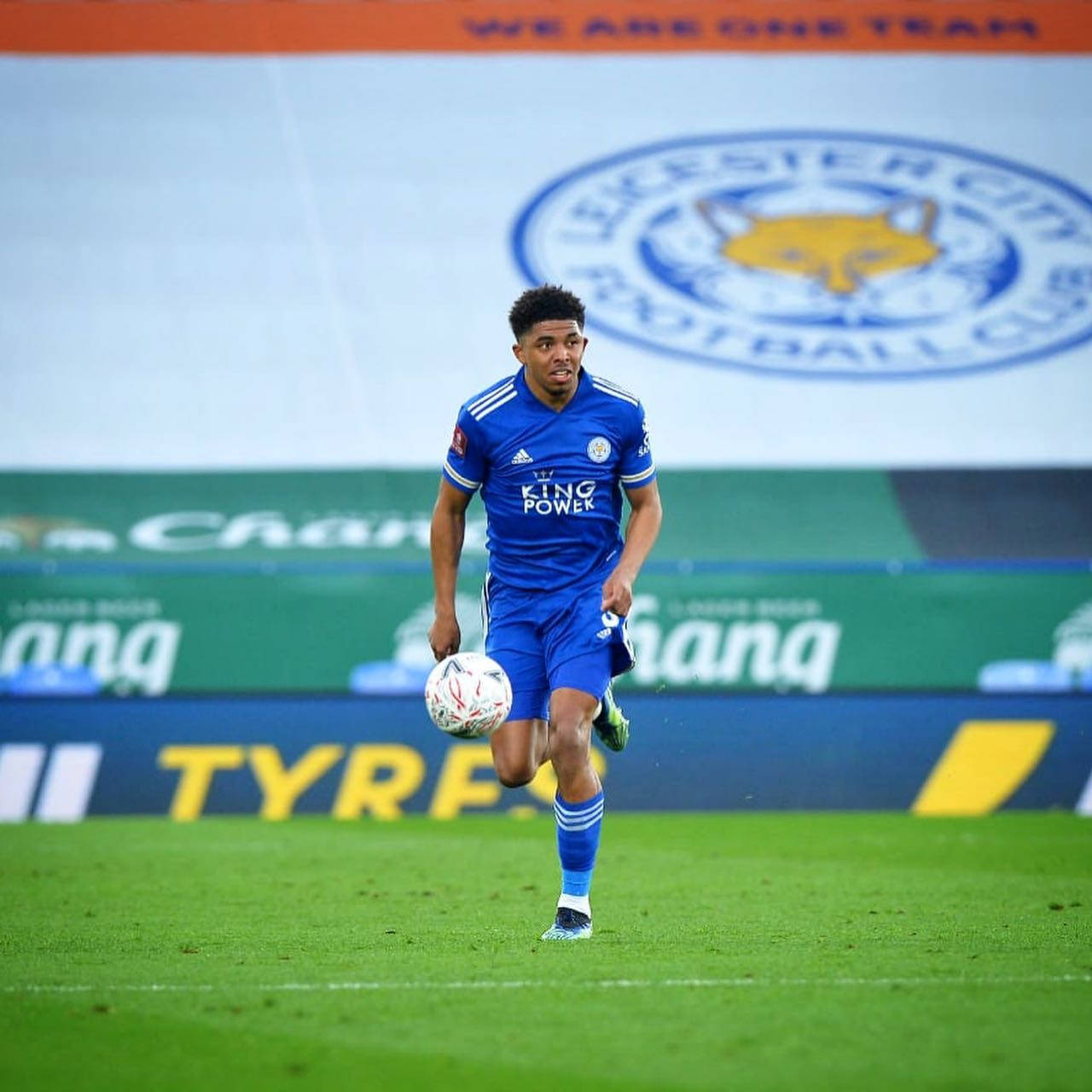Wesley Fofana Bola ng Pagsasanay ng Leicester Wallpaper