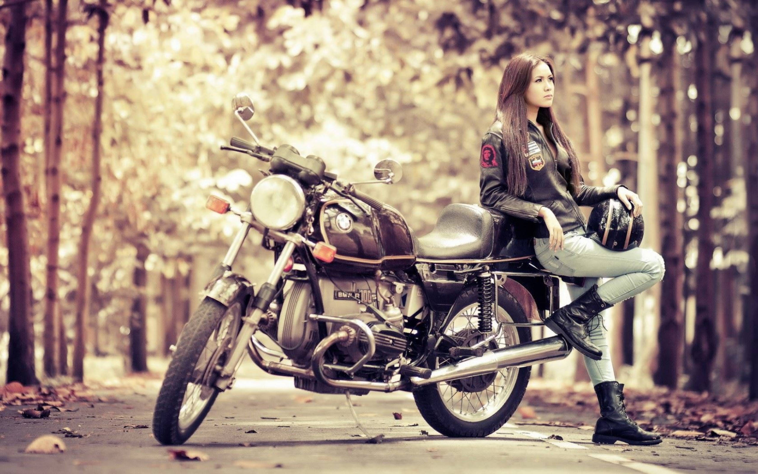 Babae May Motorsiklo 2560x1600 Wallpaper
