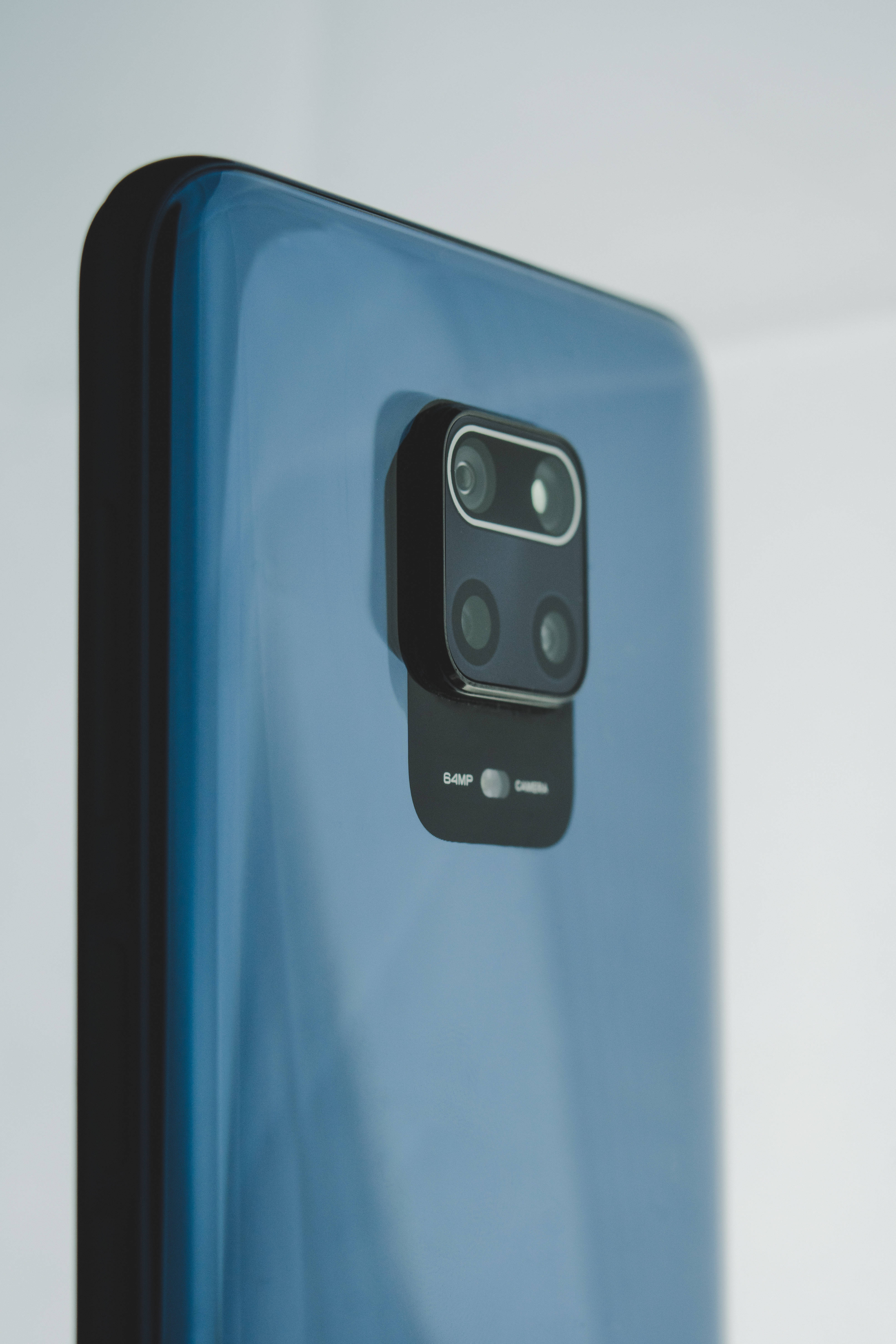 Xiaomi Asul At Itim Na Telepono Wallpaper