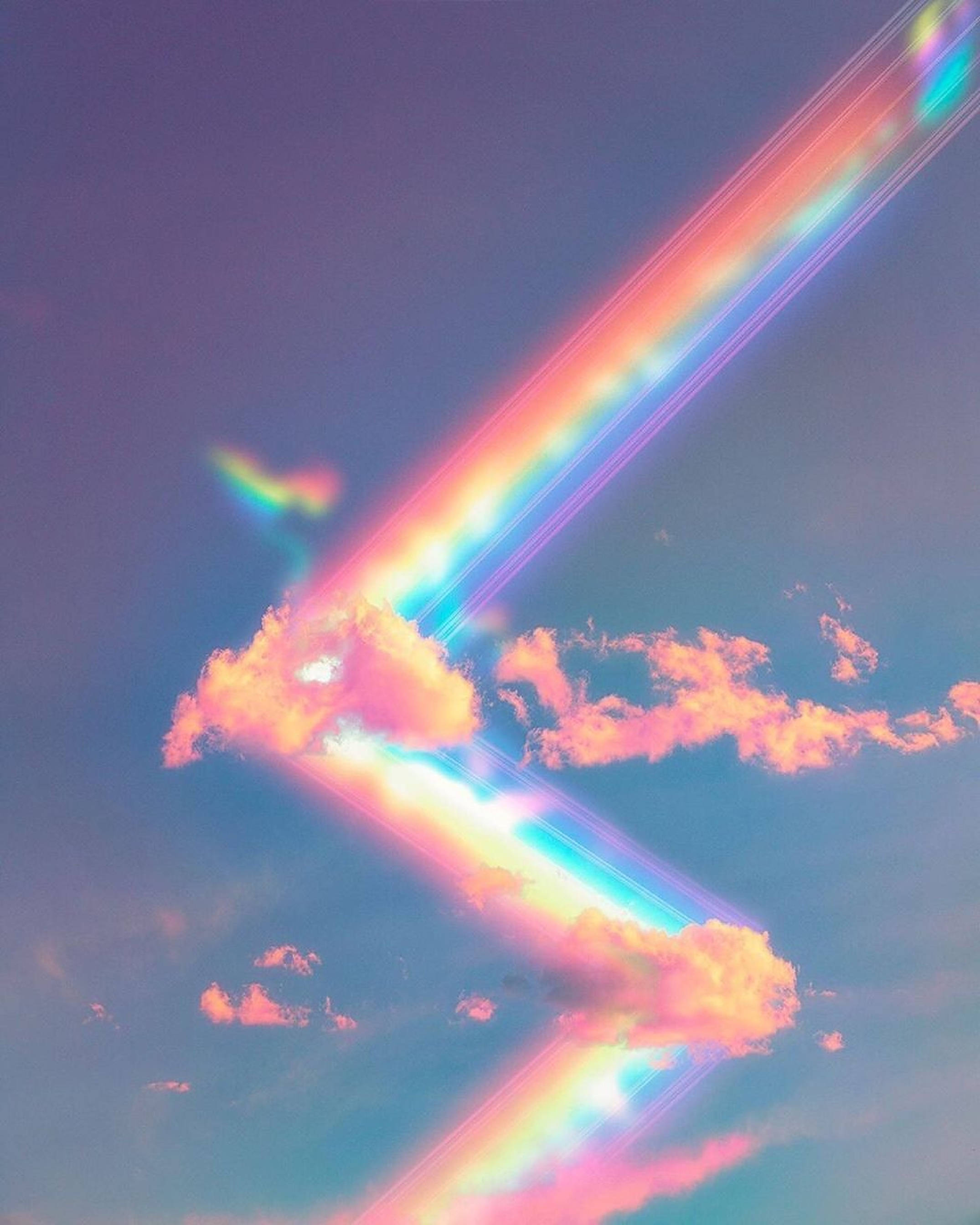 Zigzag Pastel Rainbow na may mga Ulap Wallpaper