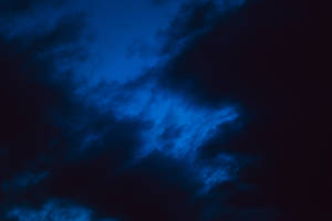 Simpleng wallpaper ng langit ng gabi at ulap.