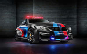 Isang Makinis na Safety Car na Namumuno sa Karera sa Isang Magandang Araw — 2560x1600 Wallpaper