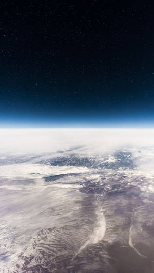 Antarctica na nababalutan ng ice kasama ang milky way lock screen wallpaper.
