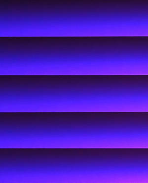 Itim hanggang purple stripes sa gradient color wallpaper. — Galaxy Z Fold 5 Wallpaper