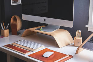 Aesthetic Harmony - Mac Setup na may Coffee Accent — Aesthetic mac Wallpaper