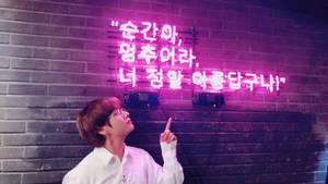 Aesthetic ng BTS V na may Neon Lights — Bts v Wallpaper
