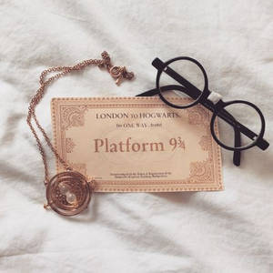 Aesthetic ng HP Hogwarts Express Ticket — Puting aesthetic Wallpaper