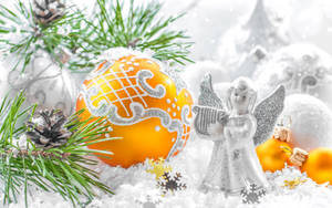 Wallpaper ng anghel ng Pasko na puti at mga bola — Mga anghel ng pasko Wallpaper