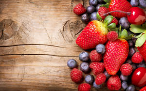 Iba't Ibang Berries Sa Kahoy wallpaper — 16:10 Wallpaper