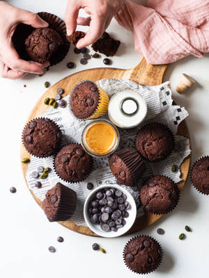 Assorted chocolate chip muffins wallpaper — 3:4 Wallpaper