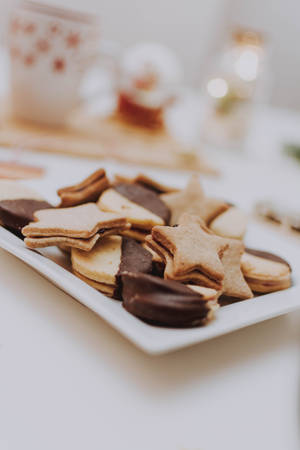 Assorted Gingerbread cookies wallpaper — 2:3 Wallpaper