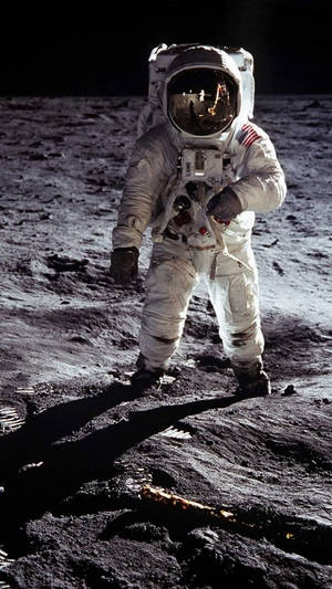 Astronaut sa Kalawakan Iphone — Space iPhone Wallpaper