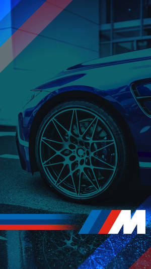 Asul na Gulong ng Kotse na may Logo ng BMW M