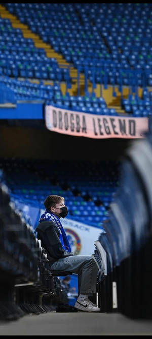Avid Fan In Stamford Stadium wallpaper — iPhone Xr Wallpaper