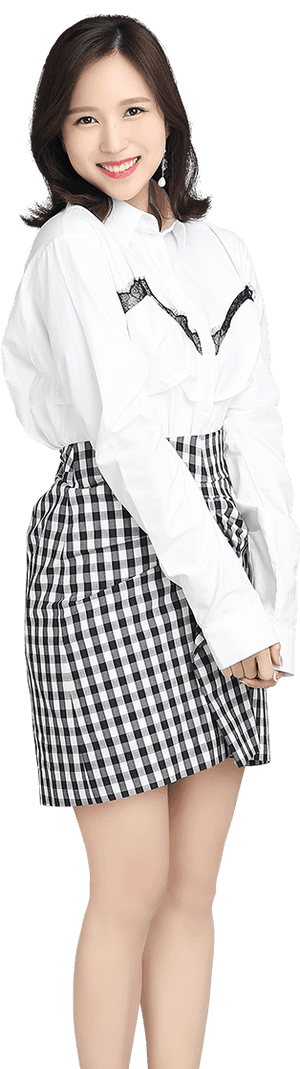 Babaeng Nakangiti na Nakasuot ng Puting Blusa at Palda na May Checkered