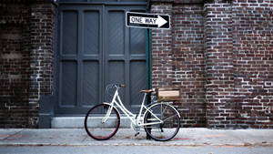 White Japanese Bike Old Downtown wallpaper. — Pro Display XDR Wallpaper