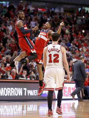 Wallpaper ng masiglang selebrasyon ni Bradley Beal — 3:4 Wallpaper