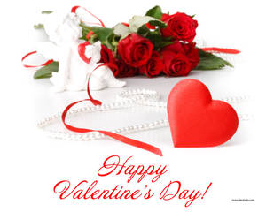 Valentine's day greetings na may bouquet ng red roses, white pearl necklace at isang malaking puso — 5:4 Wallpaper