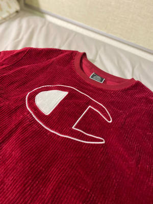 Wallpaper ng Champion Red Wool Sweatshirt — 3:4 Wallpaper