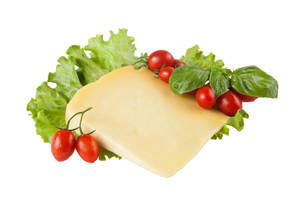 Cheese slice na may tomatoes sa lettuce wallpaper