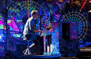 Wallpaper ni Chris Martin Mylo Xyloto.