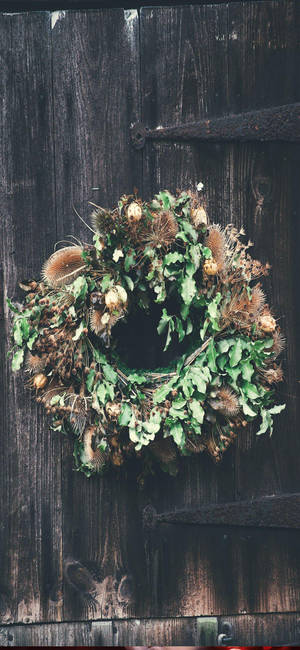 Korona ng pasko na may disenyong rustik wallpaper — 19.5:9 Wallpaper