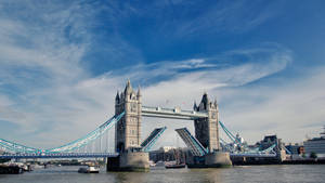 Closed Tower Bridge In London wallpaper — Pro Display XDR Wallpaper
