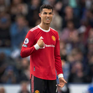 Cristiano Ronaldo nagpopose sa field — Cristiano ronaldo Wallpaper