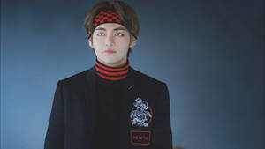 Cute BTS V na Itim at Pula