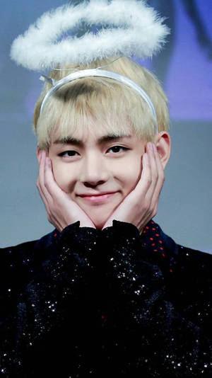 Cute BTS V na may Halo