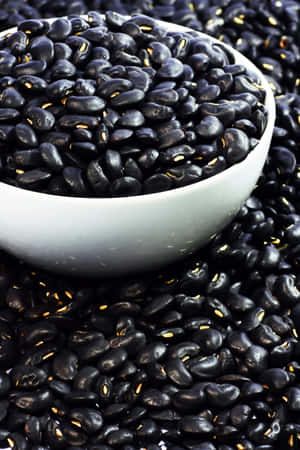 Masarap na Mangkok ng Nilagang Kidney Beans — Vivo Pad5 Pro Wallpaper