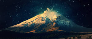 Malaking Mountain Sa Starry Night na wallpaper.