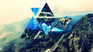 Polyscape art wallpaper ng tatsulok sa ibabaw ng bundok