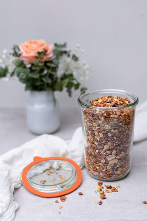 Granola at Rosas na Kulay Rosas — Rosas na Bulaklak Wallpaper