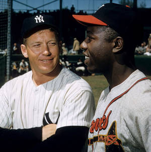 Hank Aaron Kasama si Mickey Mantle — Pixel Watch 5 Wallpaper