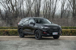Stylish SUV ng Haval na Nag-cruise sa Daan — Surface Pro Wallpaper