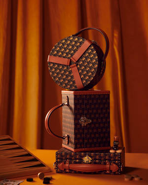 Ipagdiwang gamit ang iconic na Moynat Monogram Bag