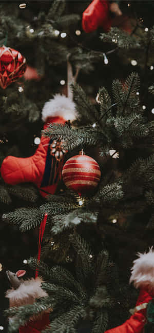Iphone Christmas Aesthetic Baubles 2018 — iPhone 16 Pro Wallpaper