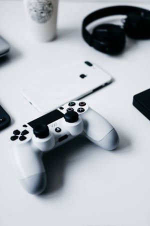 iPhone Desk na May PlayStation Controller — iPhone Wallpaper