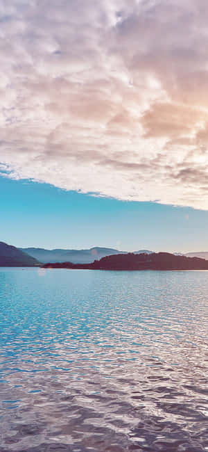 iPhone X Nature Background: Isang Payapang Tanawin ng Talon — Floral iPhone Wallpaper
