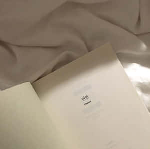Mga Aesthetic na larawang beige — Book aesthetic Wallpaper