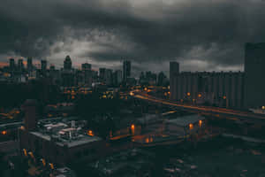 Madilim na Background ng Lungsod — MacBook Pro M2 Wallpaper