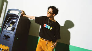 J-Hope Nagpapose Kasama ang ATM — Bts Wallpaper