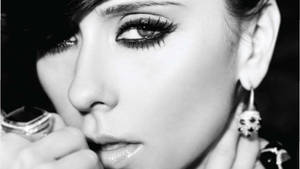 Jennifer Love Hewitt Nakakasilaw na Tingin wallpaper