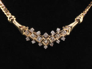 Jewelry necklace studded with diamonds wallpaper — 4:3 Wallpaper
